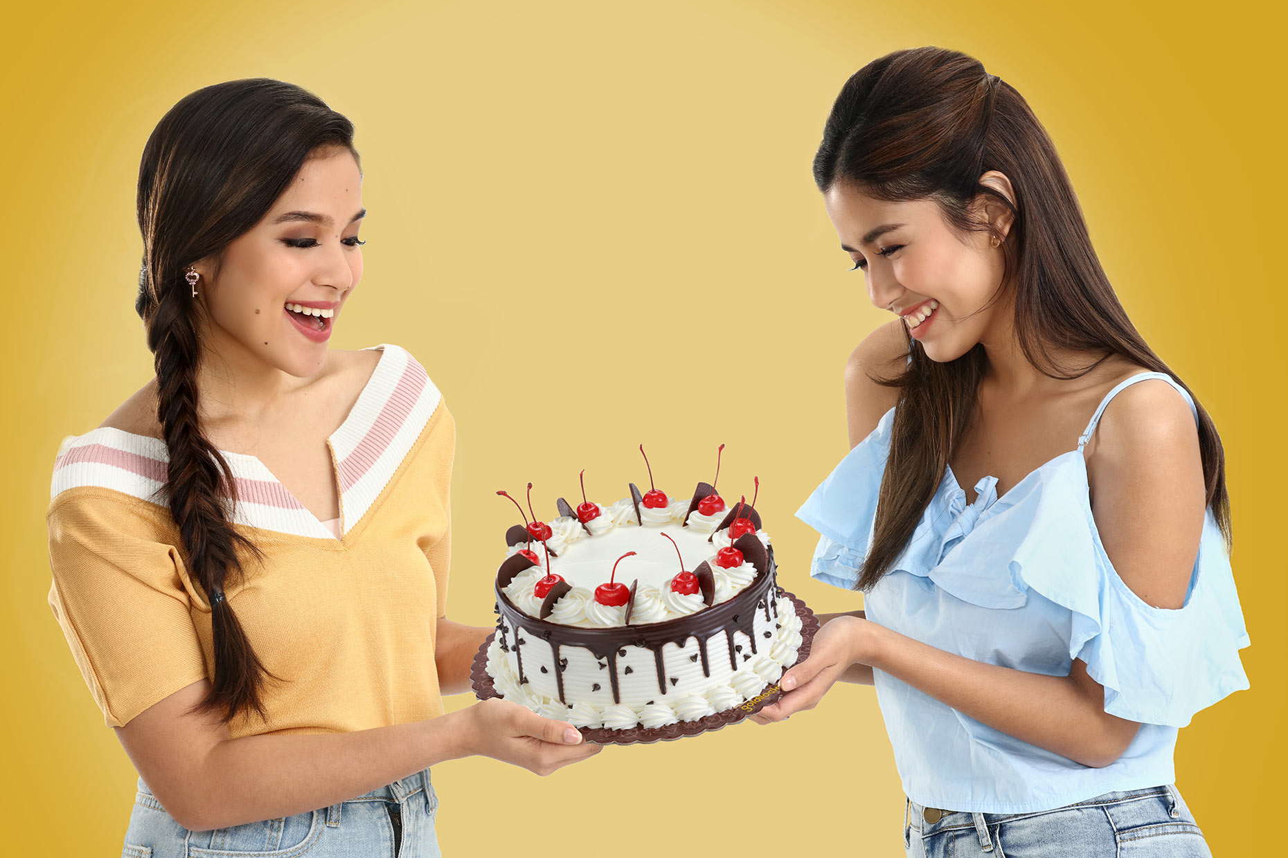 cake-two-girls